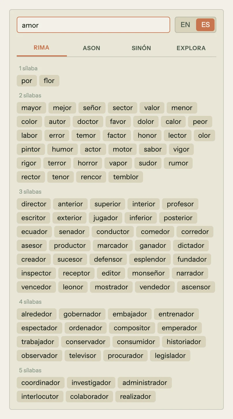 Words panel in Spanish mode with the word amor in the search input, the EN/ES toggle showing ES selected, the RIMA tab active, and consonante rhymes grouped by syllable count: 1 sílaba (por, flor), 2 sílabas (mayor, mejor, señor, sector, valor, menor, color, autor, doctor, favor, dolor), 3 sílabas (director, anterior, superior, interior, profesor, escritor, exterior, jugador), and 4 sílabas (alrededor, gobernador, embajador, entrenador)